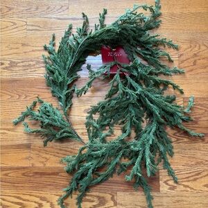Hobby lobby 6ft Cedar Garland, Lucious and green, Looks Real, sold out, New!